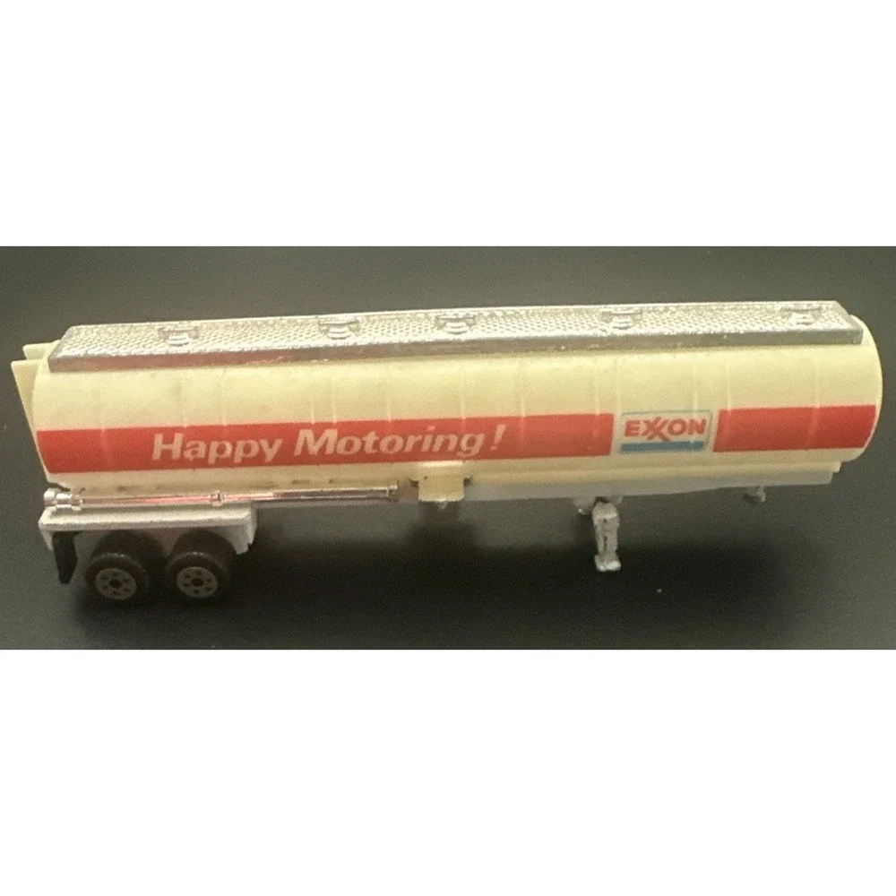 Road Champs 1982 Super-Liner Mack Semi Truck Exxon Happy Motoring Fuel Tanker